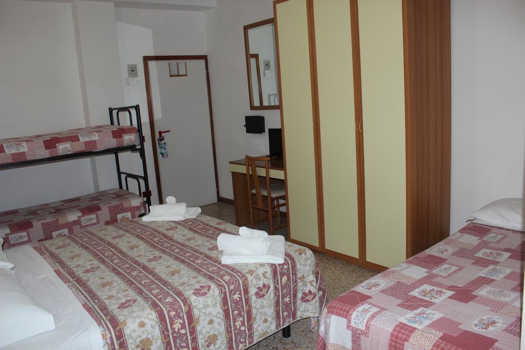 Hotel Santini Rimini Room photo